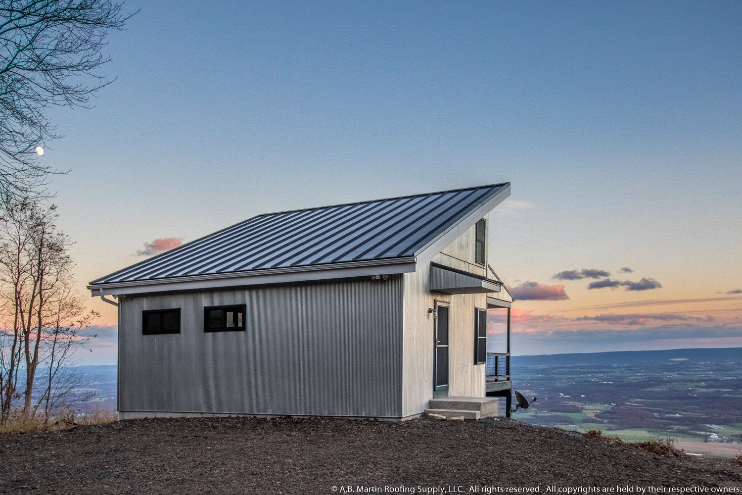 Building Showcase: Mountaintop Cabin with Amazing View and ...