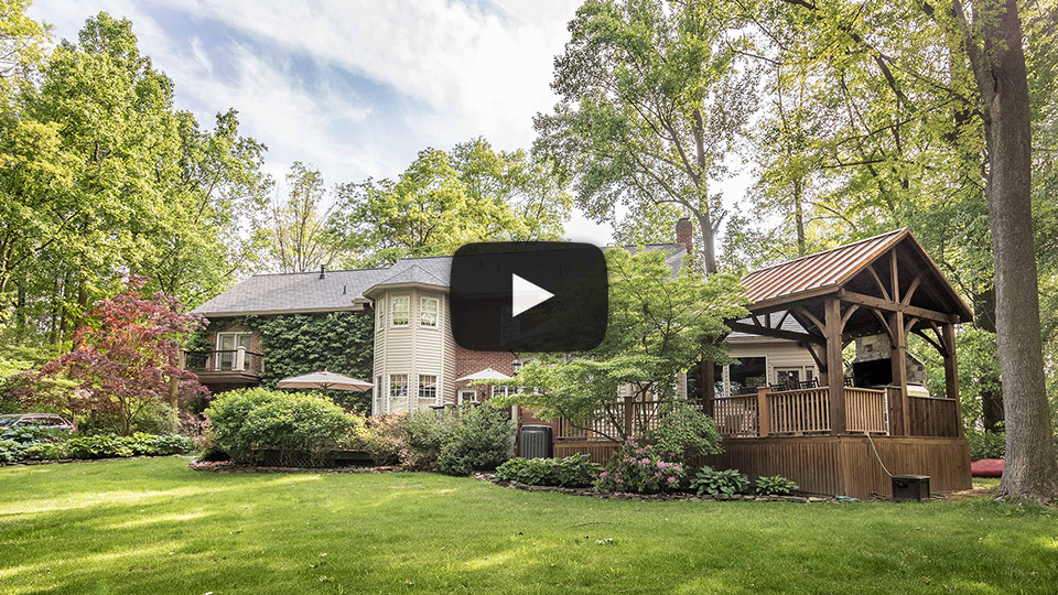 Building Showcase: Amazing Outdoor Kitchen with Copper Roof